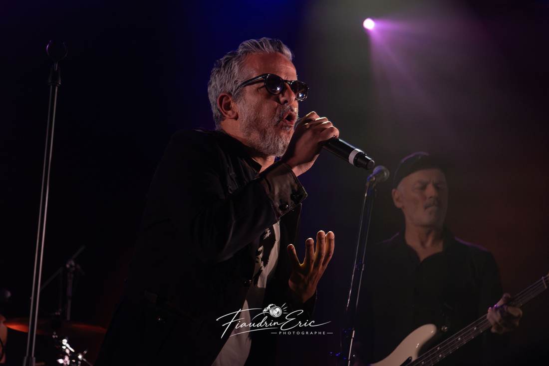Khalifa Belouzaa en concert avec son bassiste